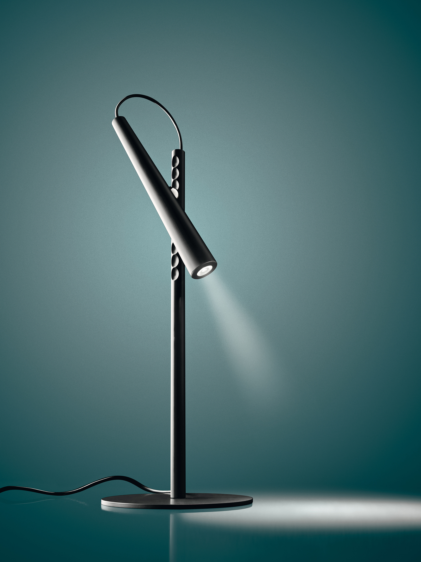 FOSCARINI Magneto table（フォスカリーニ マグネト）｜イタリア 